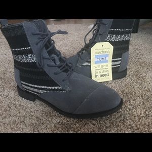 Toms Aplo Boots